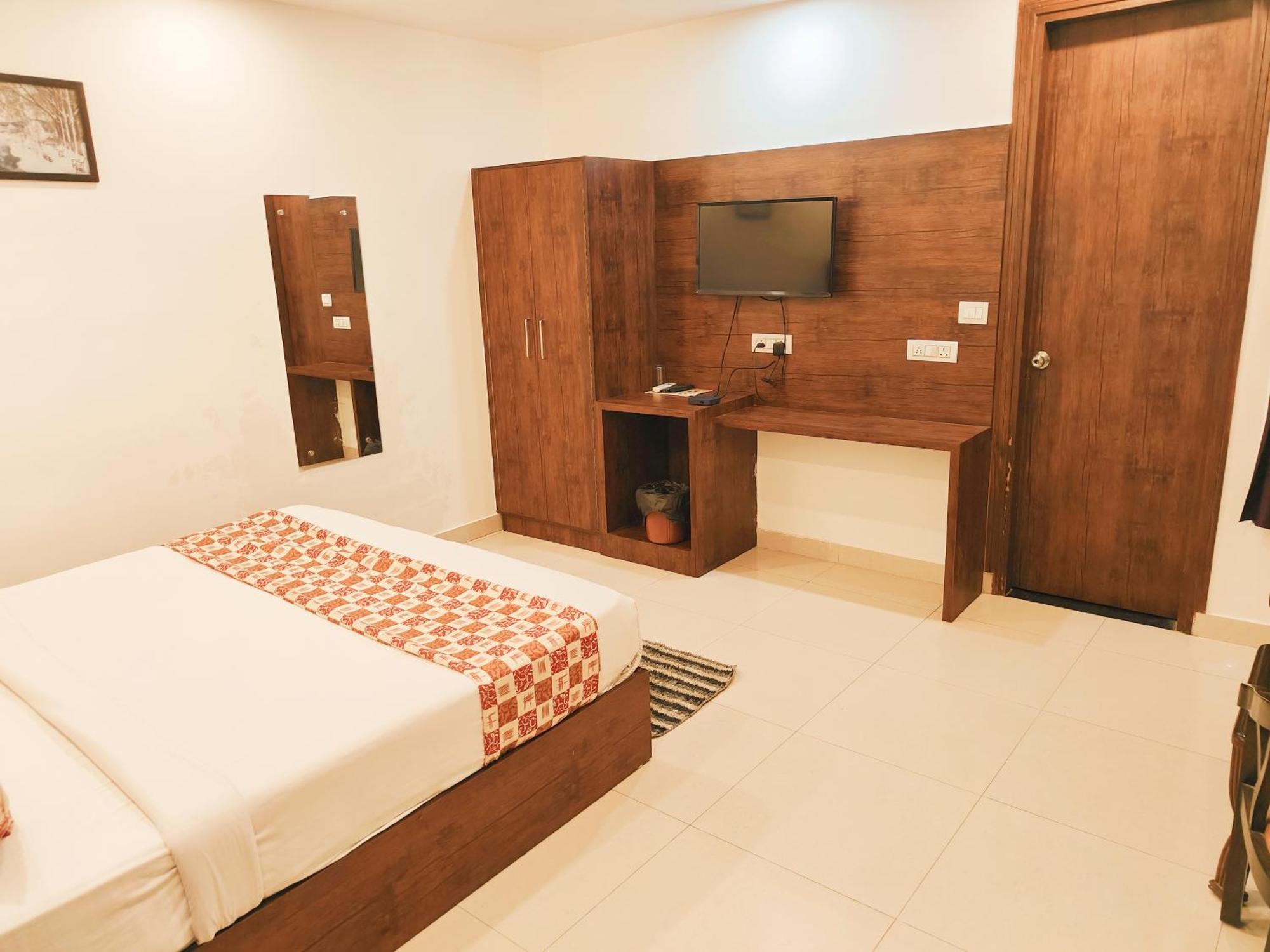 Hotel Royal Tela Plaza A Family Near Igi Airport Delhi